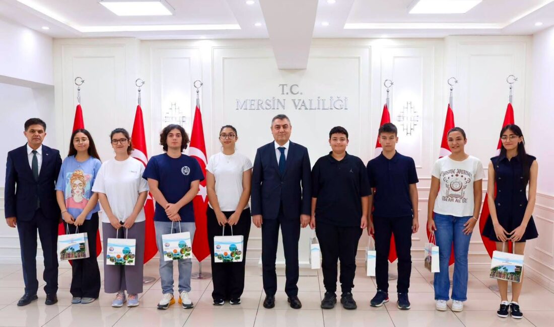 Mersin Valisi Atilla Toros, YKS ve LGS’de üstün başarı gösteren