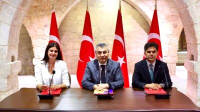 Mersin Valisi Atilla Toros’un himayelerinde, Mergen Gayrimenkul Ticaret A.Ş. Yöneticisi