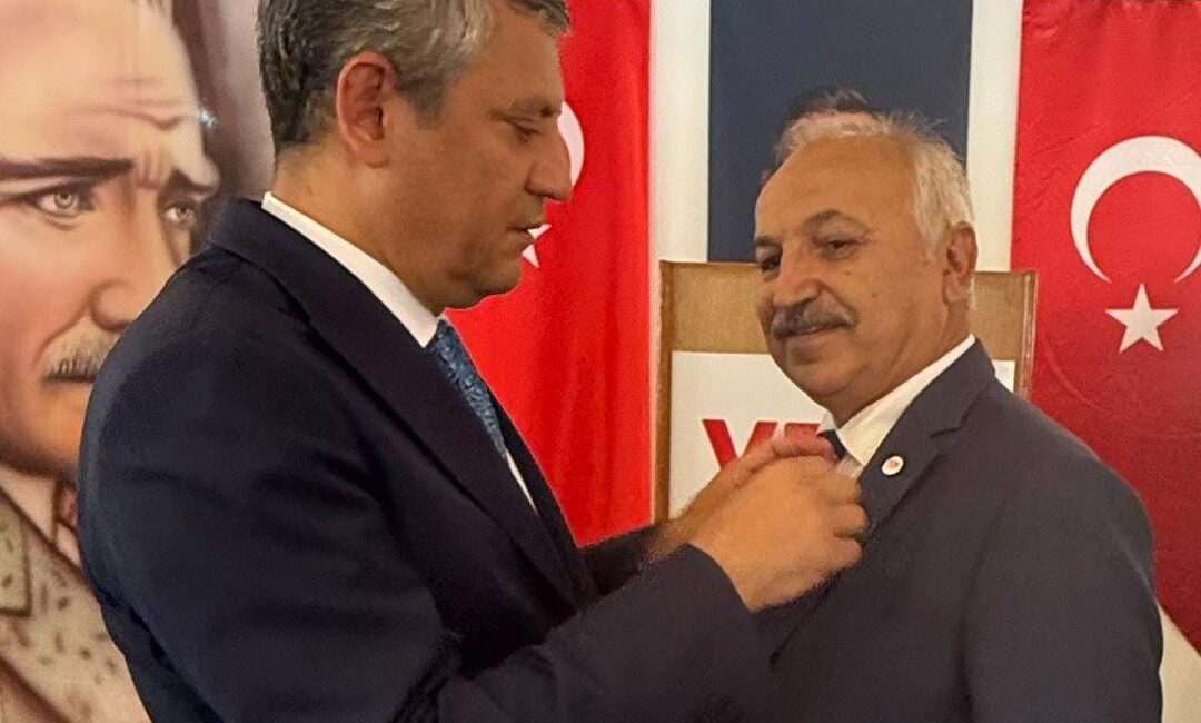 Yeni Parti Mersin Milletvekili Talat Dinçer, Genel Başkan Özgür Özel