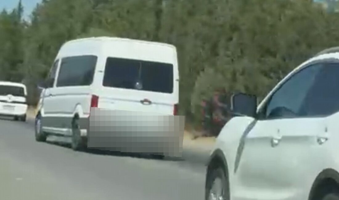 Trafiği tehlikeye düşüren minibüs sürücüsü sanal devriyeye takıldı Mersin’de trafiği tehlikeye düşürecek şekilde şerit değiştiren minibüs sürücüsü sanal