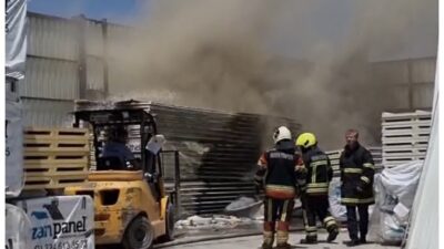 Tarsus’ta depo yangını Mersin‘de bir depoda çıkan yangın paniğe neden oldu. Edinilen bilgiye