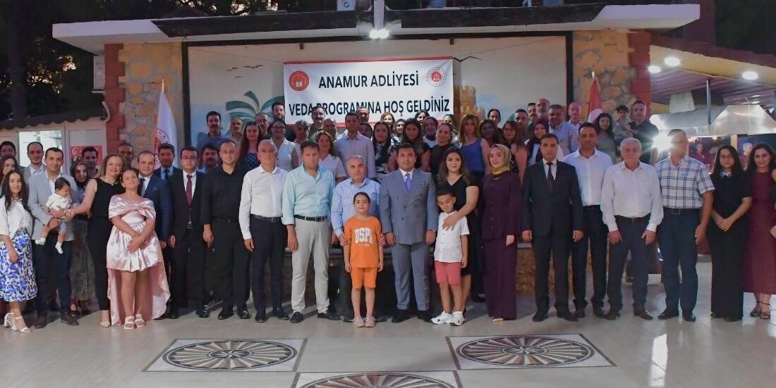 Anamur Adliyesinde görev yeri değişen yargı mensuplarına veda programı Mersin‘in Anamur ilçesinde, 2026 yılı Adli Yargı Ana Kararnamesi kapsamında
