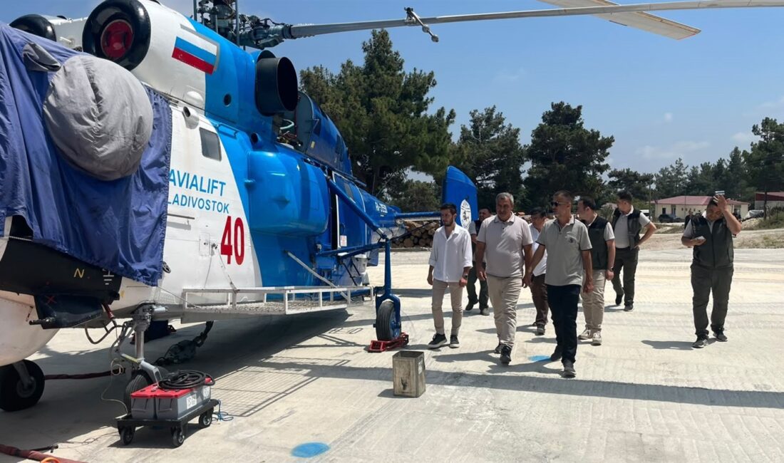 Mersin’de yangın ekibinin çalışmaları yerinde incelendi Mersin Orman Bölge Müdürü Zafer Kızıl, Gülnar ilçesinde görev yapan helikopter