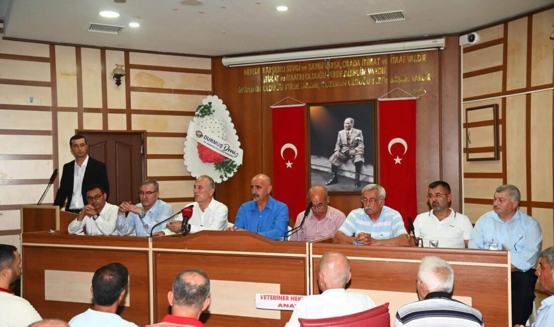 Mersin‘in Anamur ilçesinde bir araya gelen bölge muz üreticileri, sektörün