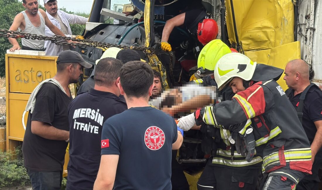 Mersin‘in Tarsus ilçesinde iki tırın kafa kafaya çarpışması sonucu meydana