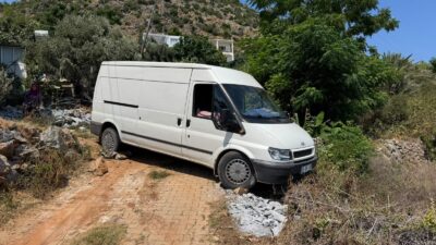 Mersin’de balkonda akıma kapılan 1,5 yaşındaki Yamaç yaşam mücadelesini kaybetti Mersin‘de evlerinin balkonunda elektrik akımına kapılarak ağır yaralanan 1,5 yaşındaki