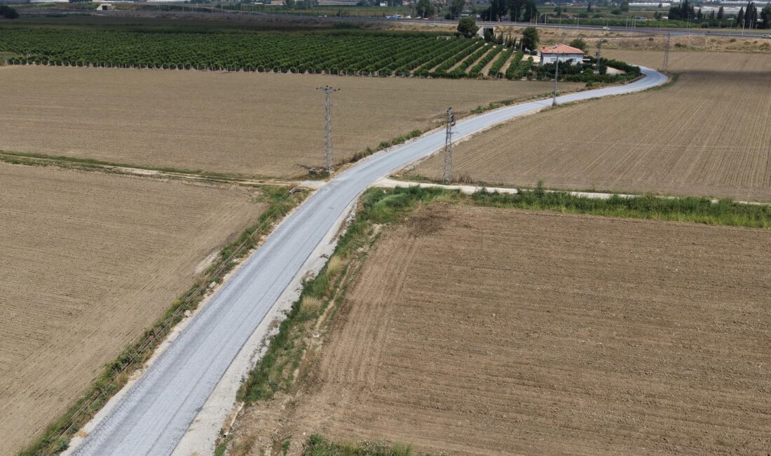 Tarsus Belediye Başkanı Ali Boltaç, kırsal mahallelerde yürütülen yol çalışmalarını