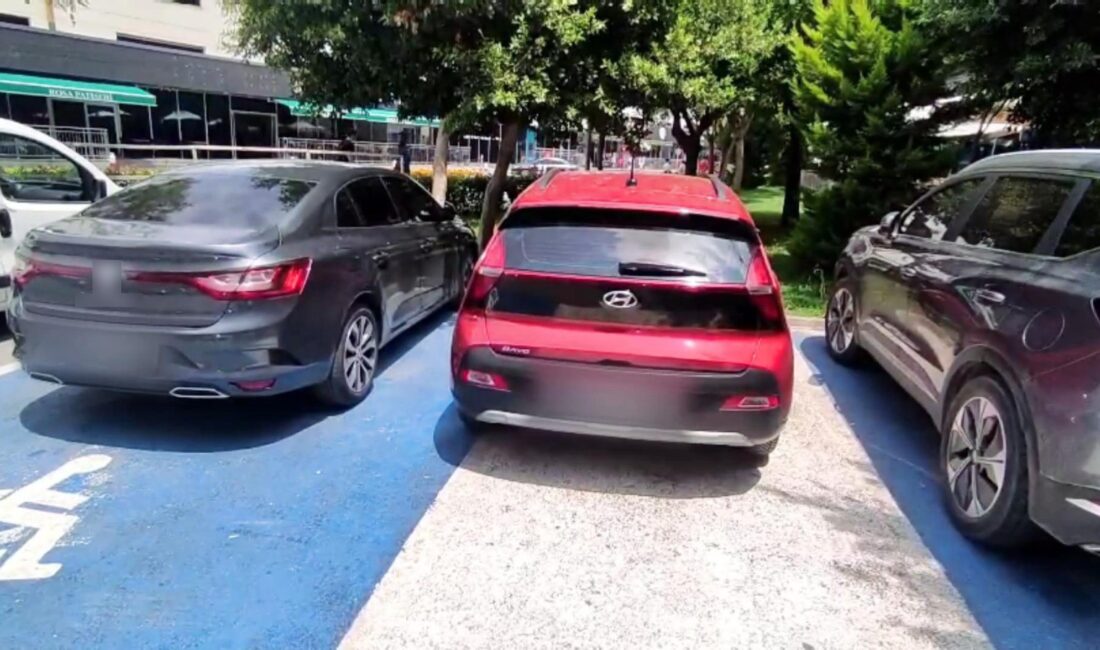 Mersin’de engelli rampası ve kaldırımı işgal eden 184 araca ceza Mersin’de polis ekiplerinin engelli rampaları, yaya geçitleri ve kaldırımları işgal