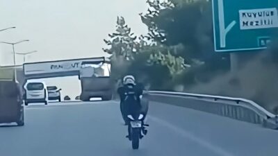Mersin’de tek teker şov pahalıya patladı: 46 bin TL ceza kesildi Mersin’de otoyolda tek teker üzerinde motosiklet kullanarak akrobatik hareketlerle trafiği