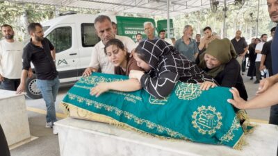 Mersin‘de evlerinin balkonunda elektrik akımına kapılarak ağır yaralanan ve hastanedeki