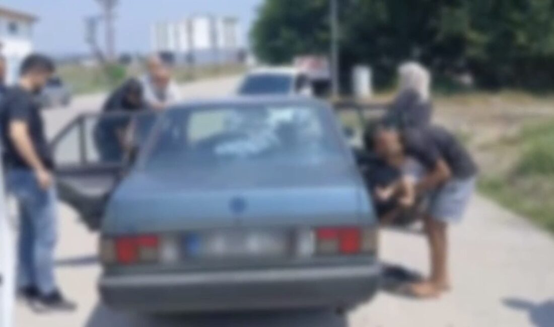 Mersin’in Erdemli ilçesinde halk plajında tatilcilere ait para ve çeşitli