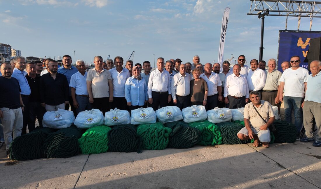 Mersin’in Erdemli ilçesinde ekmeğini denizden çıkaran 54 balıkçıya belediye tarafından