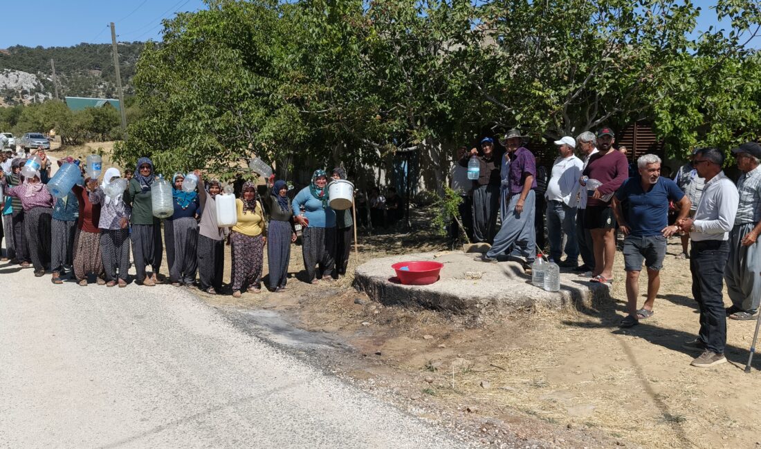 Mersin Silifke’de su sıkıntısı: Bidonlarla su taşıyan köylüler destek istedi Mersin’in Silifke ilçesinin kırsal mahallesinde yaşayan vatandaşlar, içme suları bulunmadığı