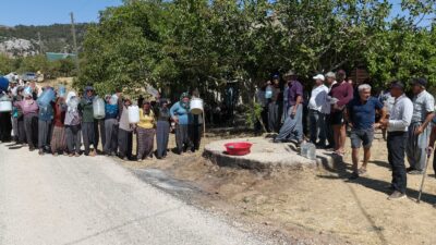Mersin’in Silifke ilçesinin kırsal mahallesinde yaşayan vatandaşlar, içme suları bulunmadığı