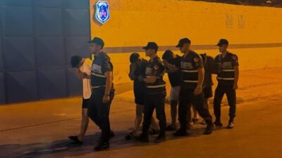 Kızkalesi’nde kimlik göstermek yerine polise karşı gelen 4 şüpheli tutuklandı Mersin‘in tatil merkezlerinden Kızkalesi’nde kimlik göstermek yerine polis karşı gelip