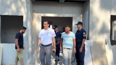 Mersin‘in Bozyazı Kaymakamı Tuncay Topsakaloğlu, yapımı devam eden Tekeli Jandarma