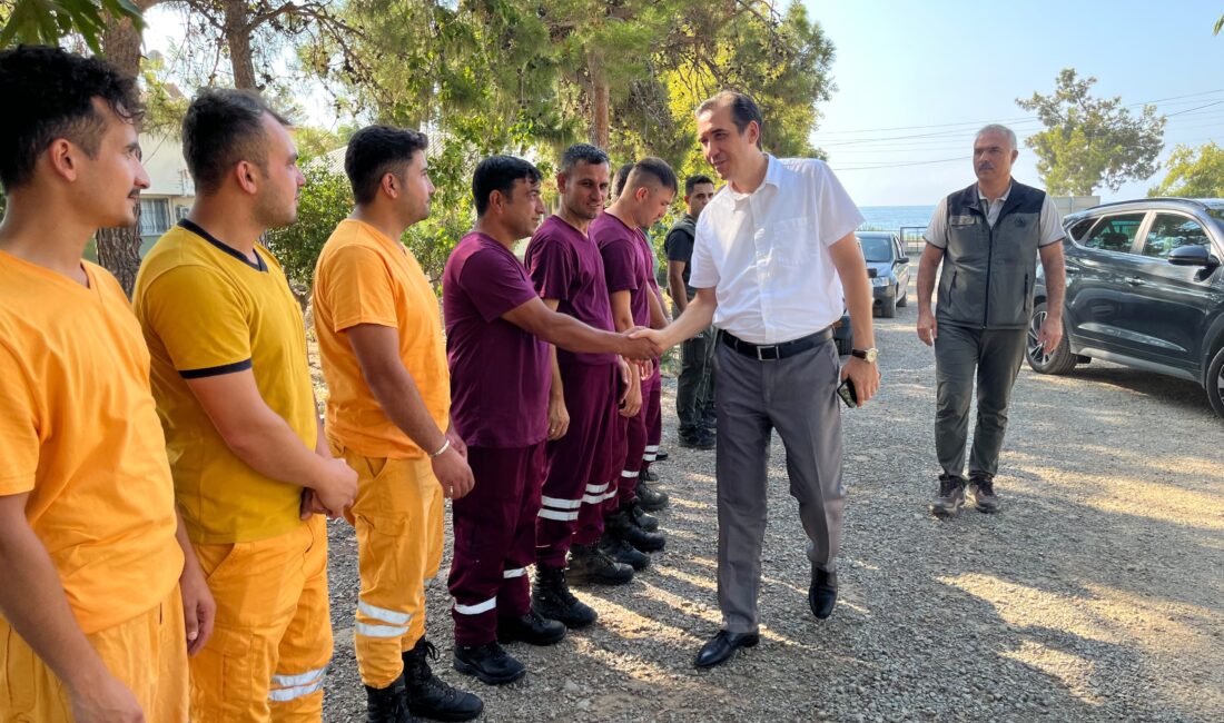 Kaymakam Topsakaloğlu, ilk müdahale ekibinde incelemelerde bulundu Mersin‘in Bozyazı Kaymakamı Tuncay Topsakaloğlu, Orman İşletme Müdürlüğü Aksaz İlk