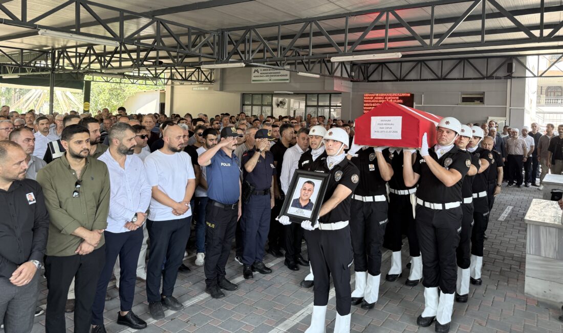 Kalp krizi sonucu hayatını kaybeden polis memuru son yolculuğuna uğurlandı Mersin’in Tarsus ilçesinde görev yapan polis memuru Halil Çopur (53),