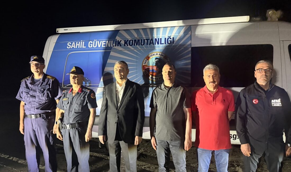 Vali Toros: “Anne, baba ve annenin kız kardeşi hayatını kaybetti” Mersin Valisi Atilla Toros, Tarsus ilçesinde denize giren aileden 3