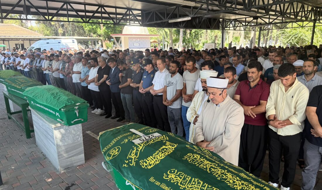 Mersin’deki 4 kişi feryatlar arasında son yolculuğuna uğurlandı Mersin‘in Tarsus ilçesinde serinlemek için girdikleri denizde boğulan anne, baba,