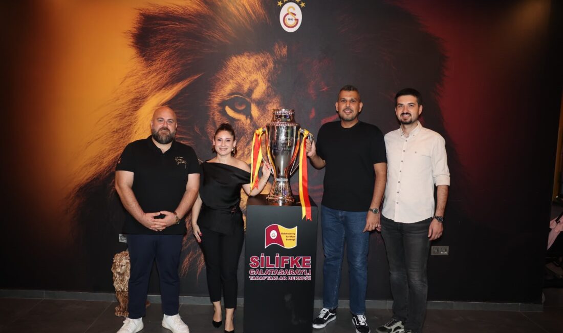 Galatasaray’ın kazandığı şampiyonluk kupası, Silifke Galatasaraylı Taraftarlar Derneği’nin organizasyonuyla Silifke’ye