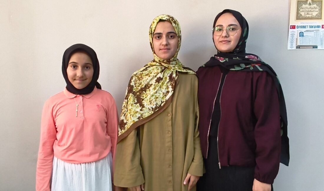 Mersin’de aynı aileden üç kız kardeşin hafızlık yolculuğu örnek oldu.