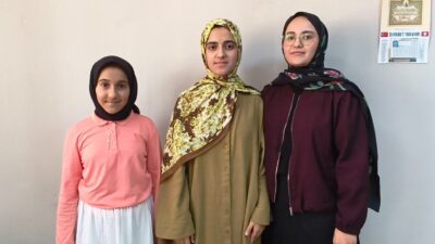 Mersin’de aynı aileden üç kız kardeşin hafızlık yolculuğu örnek oldu.