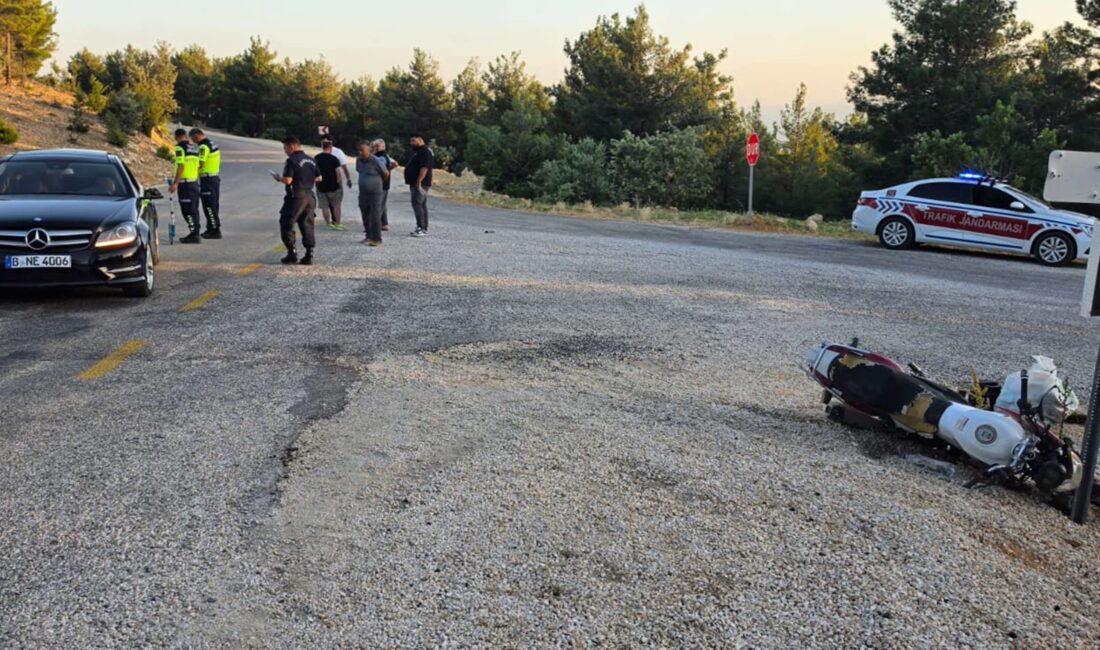 Motosiklet otomobile çarptı: 2 yaralı Mersin’in Mut ilçesinde motosiklet otomobile arkadan çarptı 2 kişi yaralandı.