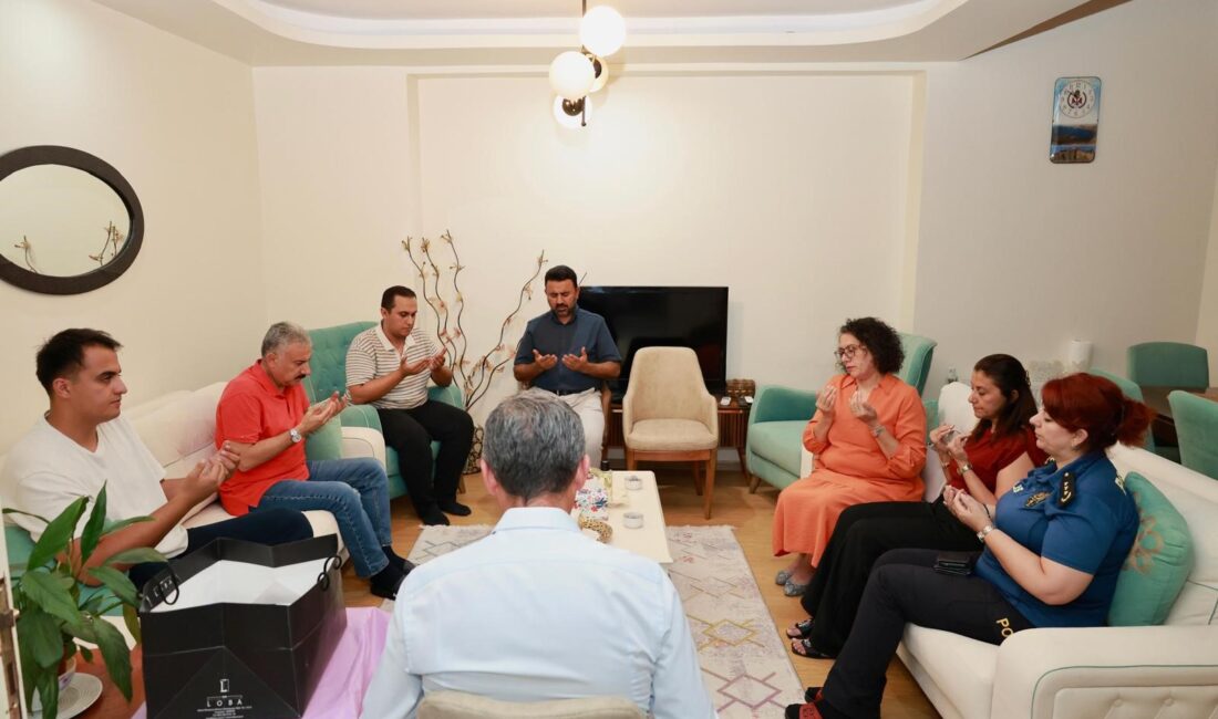 Şehit polis Sinan Çetinkaya dualarla anıldı Mersin İl Emniyet Müdürü Fahri Aktaş, 2022 yılında görevi başındayken geçirdiği