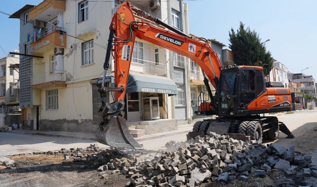 Tarsus’ta 17 sokak 10 bin ton sıcak asfaltla yenilendi Tarsus Belediyesi, Mithatpaşa Mahallesi’nde 17 sokakta yürüttüğü sıcak asfalt çalışmaları