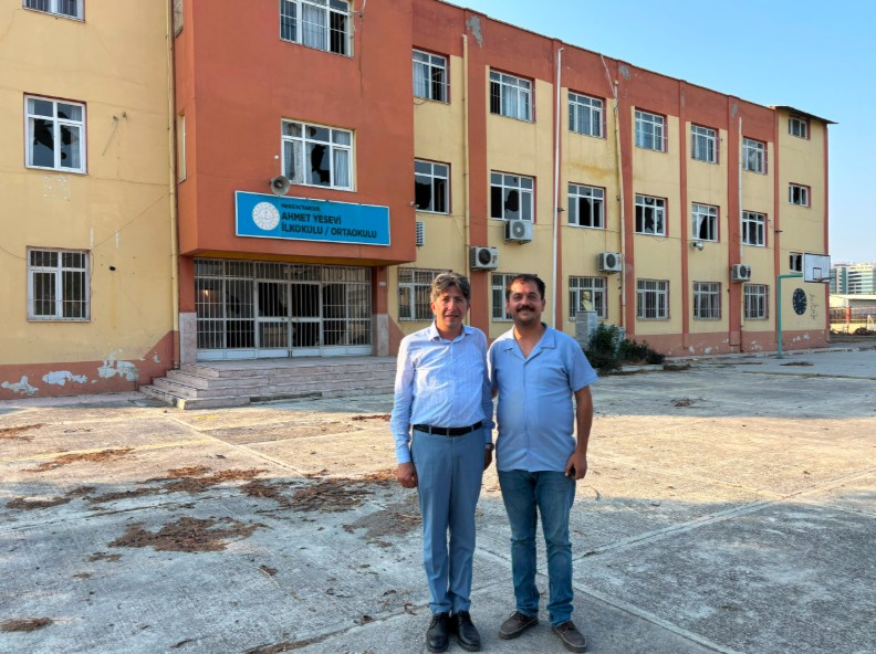Ali Bozan, Tarsus Musalla Mahallesinden seslendi: “Öğrenciler daha fazla bekleyemez” DEM Parti Mersin Milletvekili Av. Ali Bozan, Yeşil Mahalle’de (Musalla)