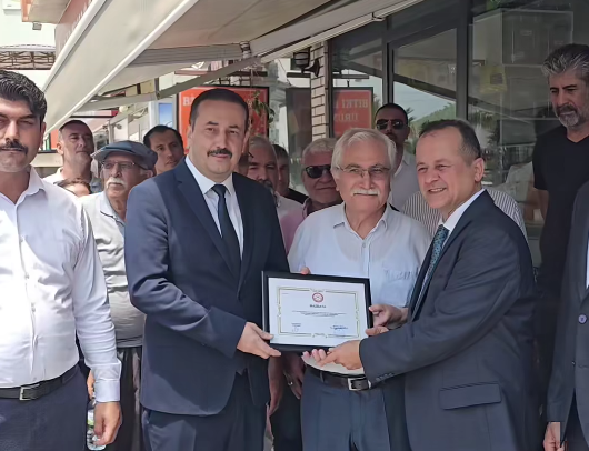 MHP SİLİFKE’DE YENİ DÖNEM BAŞLADI KÜRŞAT GÖKHAN GÖKTAŞ MAZBATASINI ALDI Milliyetçi Hareket Partisi (MHP) Silifke İlçe Başkanlığı’nda yeni dönem resmen