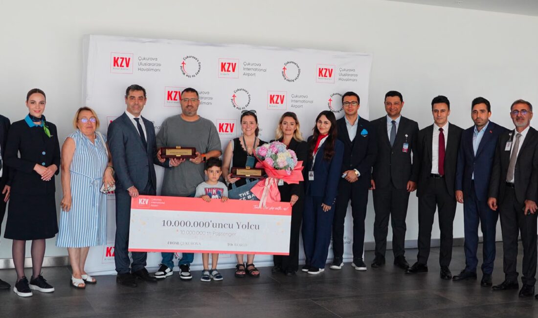 ÇUKUROVA ULUSLARARASI HAVALİMANI’NIN 10 MİLYONUNCU YOLCUSU TÖRENLE KARŞILANDI Hizmete açılışından bu yana istikrarlı şekilde artan yolcu trafiğiyle dikkat