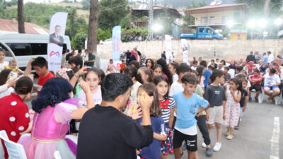 MERSİN BÜYÜKŞEHİR’İN ‘KÖY BİZİM ŞENLİK BİZİM’ ETKİNLİKLERİ DALAKDERESİ’NDE BAŞLADI Mersin Büyükşehir Belediyesi’nin kırsal mahallelerde sosyal yaşamı canlandıran ve çocukları