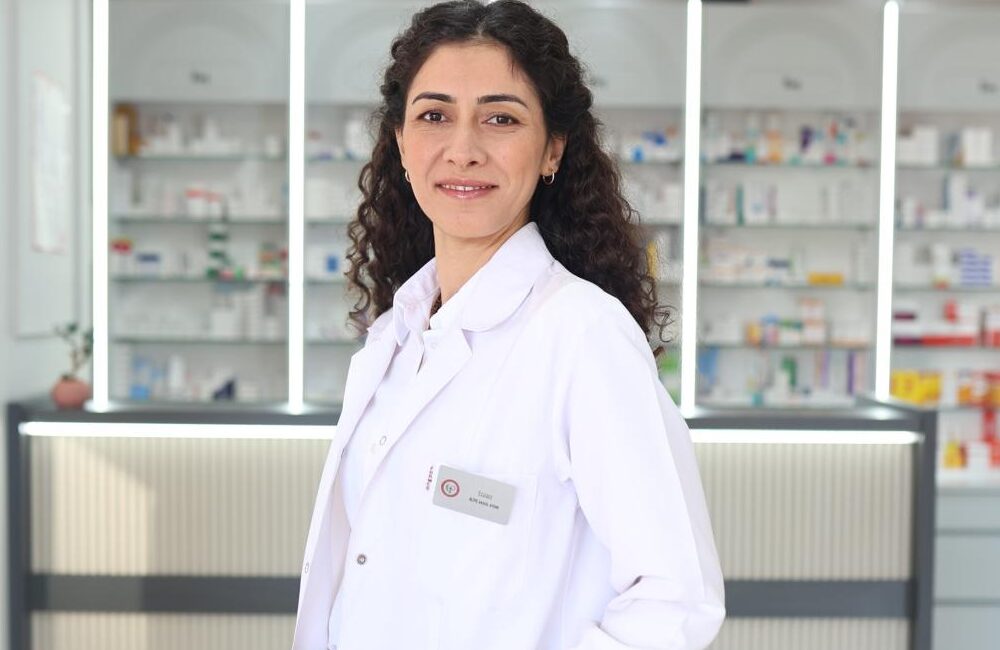 MERSİN’DE ATIK İLAÇLAR İÇİN KRİTİK ADIM Evlerde biriken miadı geçmiş ilaçlar artık çöpe değil, eczanelere bırakılacak