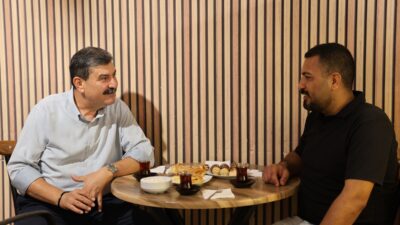 Toroslar Belediye Başkanı Abdurrahman Yıldız, her sabah ilçenin farklı noktalarında