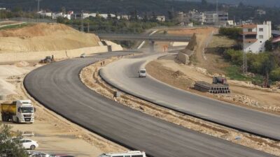 Karayolları Genel Müdürlüğü, yol durumu bülteninde Mersin-Çeşmeli Otoyolu’nda süren çalışmalar