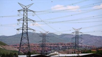 ‘ELEKTRİK SİSTEMİ BÜTÜNCÜL BİR YAPI’ Son günlerde Mersin’de elektrik arzına ilişkin kamuoyunda yapılan değerlendirmeler üzerine,