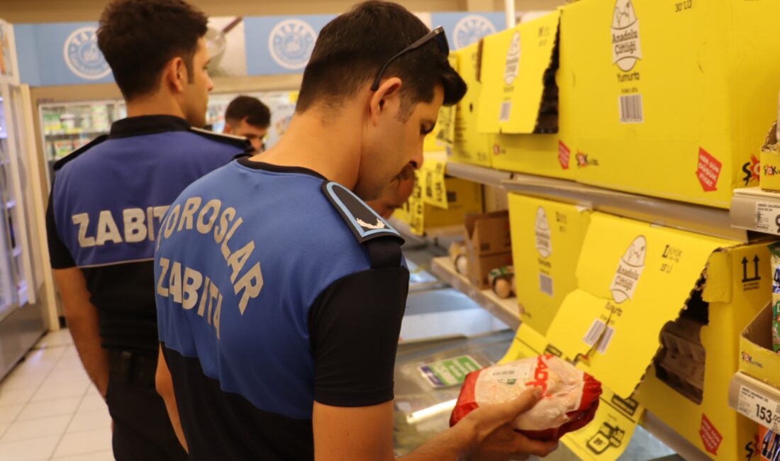 Toroslar Belediyesi Zabıta Müdürlüğü ekipleri, ilçe genelinde faaliyet gösteren marketlerde,