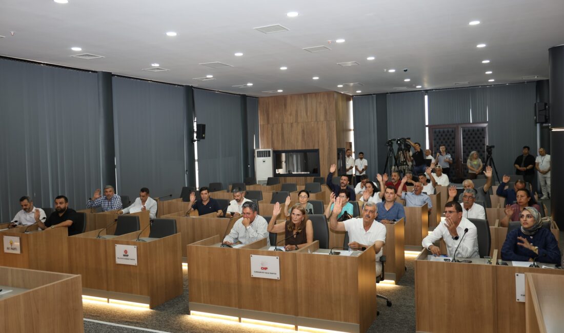 BAŞKAN YILDIZ: “YAZ AYLARINDA ARTAN NÜFUSLA BİRLİKTE HİZMET TEMPOSUNU İKİ KATINA ÇIKARDIK” Toroslar Belediye Meclisinin Temmuz Ayı Olağan Toplantısı, Belediye Başkanı Abdurrahman