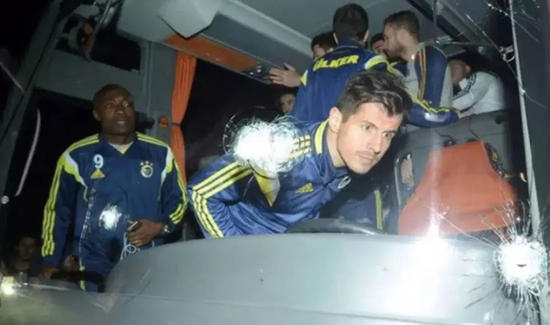 Fenerbahçe Spor Kulübü futbol takımını taşıyan otobüse 4 Nisan 2015 tarihinde