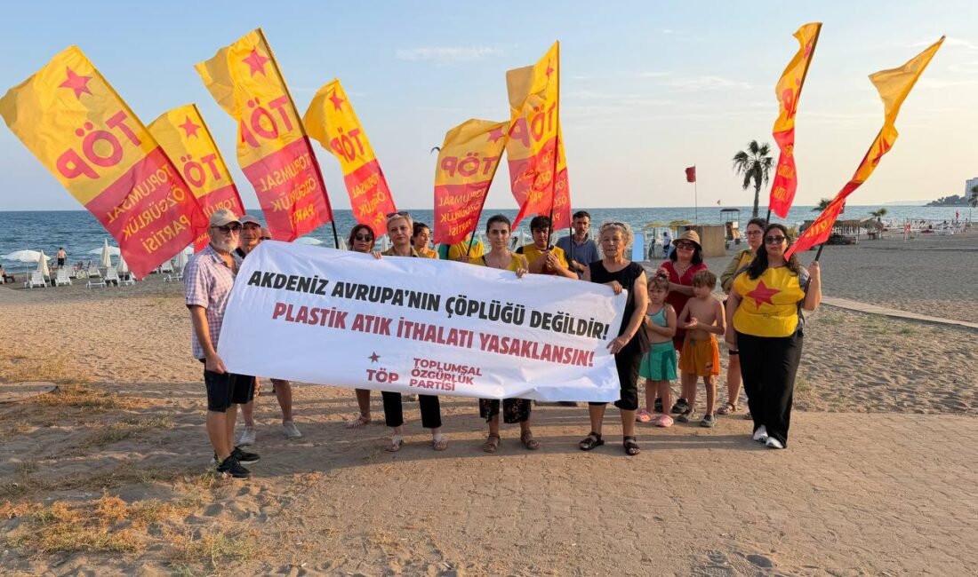 Mezitli Sahilinde Plastik Atık Eylemi: Mersin Kıyıları Avrupa’nın Çöplüğü Yapılmak İsteniyor Mersin Milletvekili Perihan Koca ve Toplumsal Özgürlük Partisi Mersin il