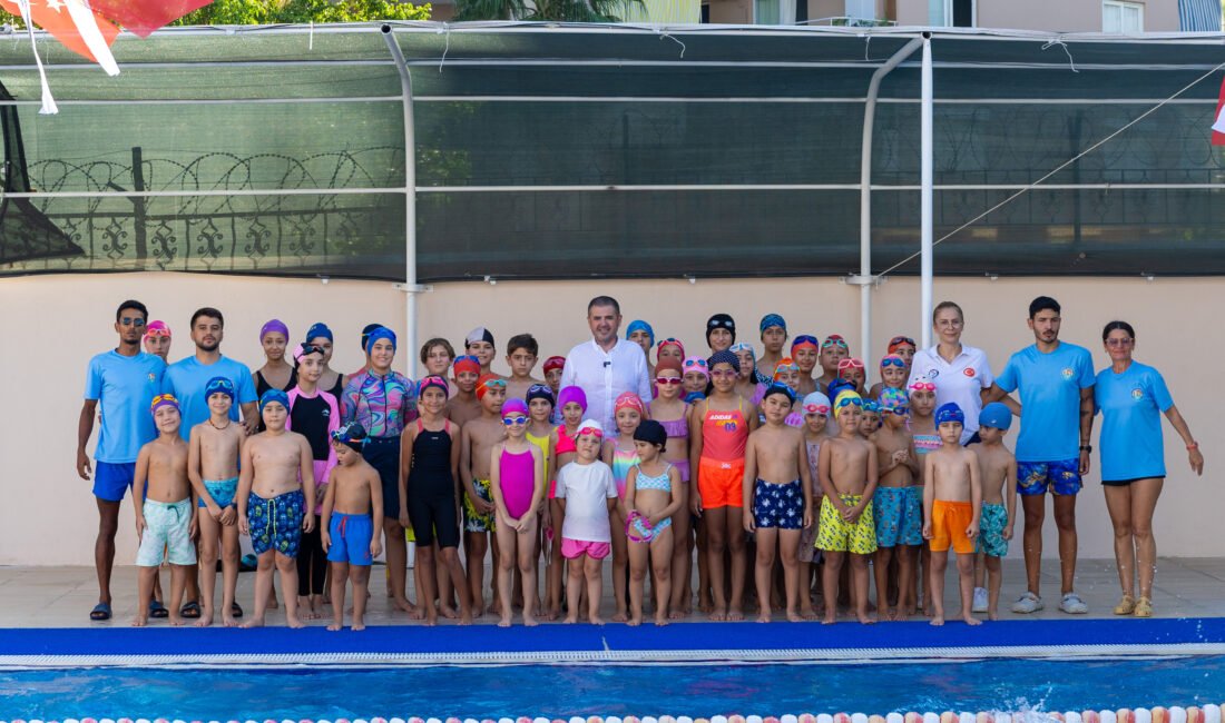 Mezitli Belediyesi, her yaştan vatandaşı sporla buluşturmak amacıyla sürdürdüğü yüzme
