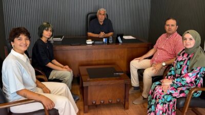 KAYMAKAM FIRAT’TAN SİLİFKE GAZETESİ’NE ZİYARET Silifke Kaymakamı Eyüp Fırat, Silifke Gazetesi’ni ziyaret ederek gazete yönetimiyle