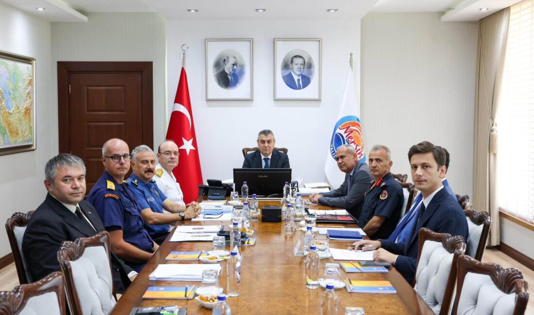 752 şahıs yakalanarak adli mercilere teslim edildi Mersin Valisi Atilla Toros başkanlığında, Güvenlik ve Asayiş Değerlendirme Toplantısı