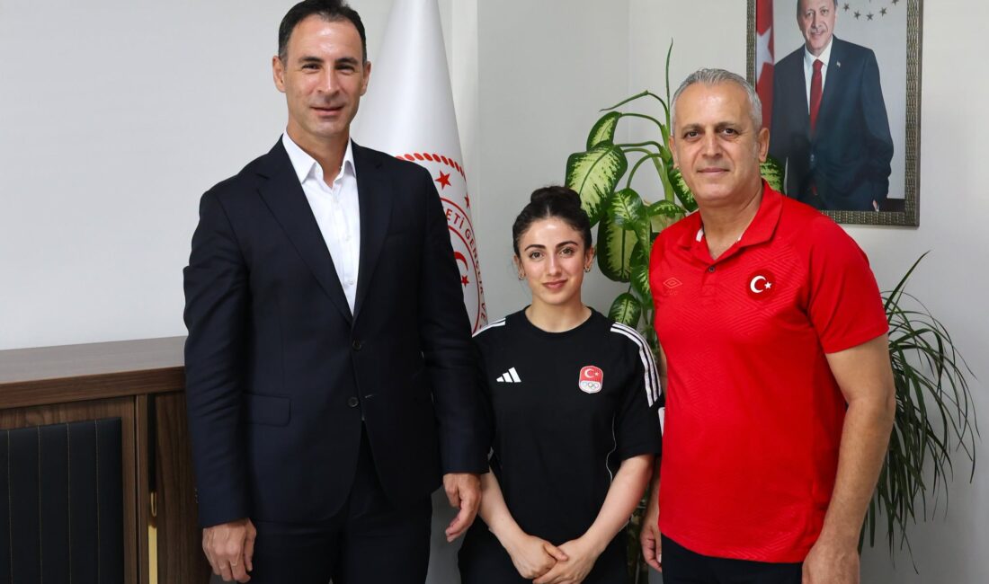 GAMZE ALTUN, DÜNYA ŞAMPİYONASI’NA HAZIRLANIYOR Mersin Gençlik ve Spor İl Müdürü Göksun Öz, Çin’de düzenlenecek
