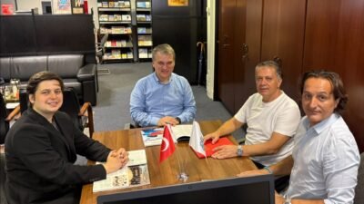 Küresel Gazeteciler Konseyi (KGK) Genel Başkanı Mehmet Ali Dim, Londra’da