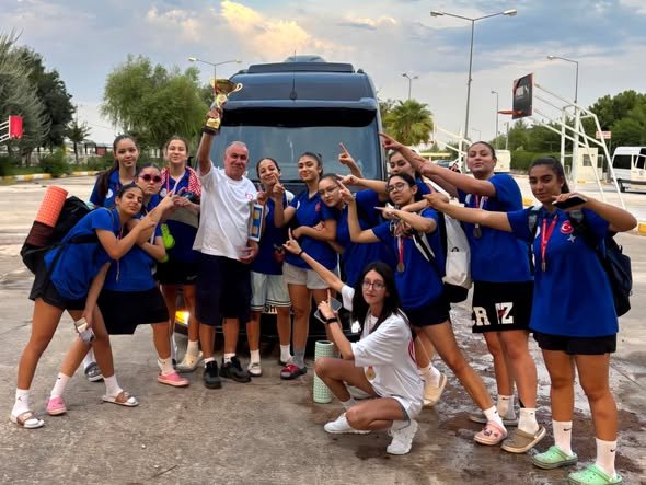MERSİN ANALİG BASKETBOLDA TÜRKİYE ŞAMPİYONU Şanlıurfa’da düzenlenen Anadolu Yıldızlar Ligi (ANALİG) Basketbol Türkiye Şampiyonası finalinde