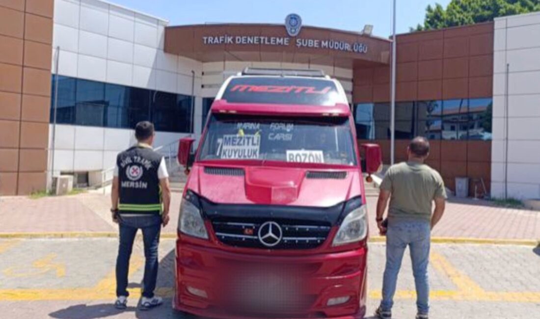Mersin’de ters şeritte ilerleyen sürücünün ehliyetine el konuldu Mersin‘de ters şeridi kullanarak trafik güvenliğini tehlikeye atan sürücüye para