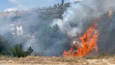 Çalılık alanda başlayan yangın büyümeden söndürüldü Mersin‘in Erdemli ilçesinde çalılık alanda başlayan yangın çevredeki bahçelere sıçramadan